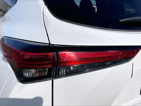 Used 2023 Toyota Highlander Limited AWD/4WD image 31
