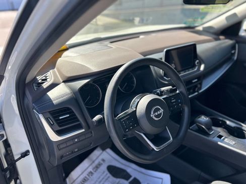 Used 2023 Nissan Rogue SV image 10