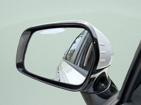 Used 2024 Kia Carnival LX FWD image 37