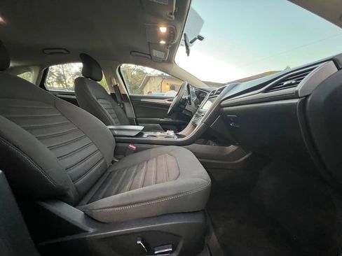 Used 2018 Ford Fusion SE w/ Fusion SE Technology Package image 13