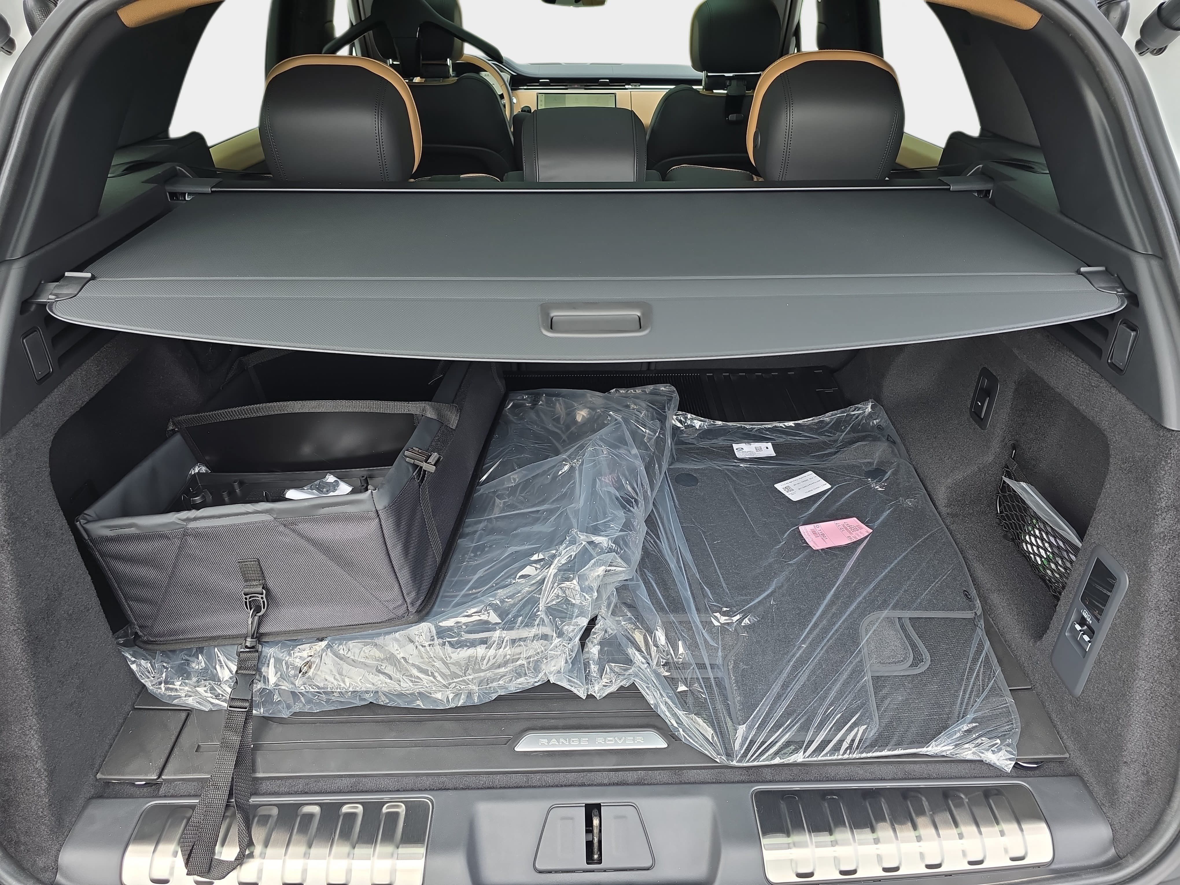 New 2026 Land Rover Range Rover Sport Dynamic SE AWD/4WD image 13