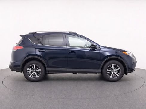 Used 2018 Toyota RAV4 XLE AWD/4WD image 8