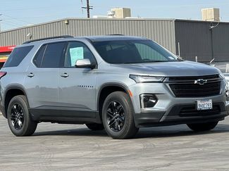 Used 2023 Chevrolet Traverse LT FWD video 2