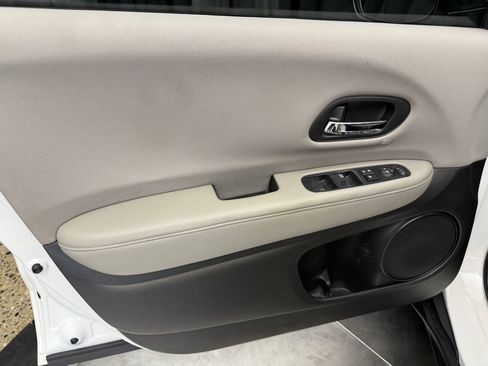 Used 2016 Honda HR-V LX image 18