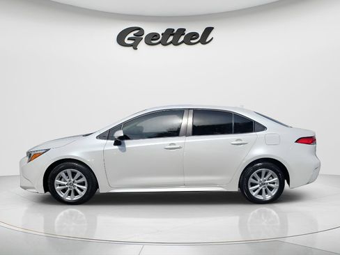 Used 2024 Toyota Corolla LE w/ LE Convenience Package FWD image 8