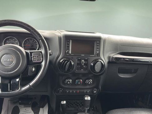Used 2015 Jeep Wrangler Unlimited Sahara AWD/4WD image 9