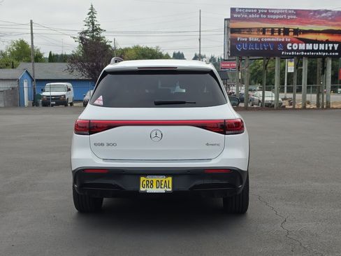 Used 2023 Mercedes-Benz EQB 300 4MATIC image 8