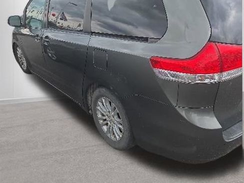 Used 2011 Toyota Sienna XLE w/ Entertainment Pkg FWD image 12