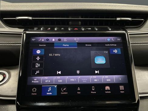 Used 2023 Jeep Grand Cherokee Limited w/ Luxury Tech Group II image 18