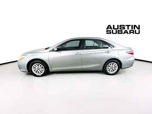 Used 2016 Toyota Camry LE image 4