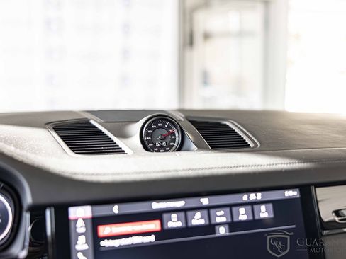 Used 2019 Porsche Cayenne S image 28