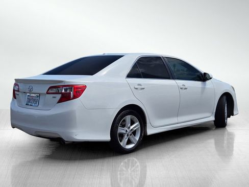 Used 2013 Toyota Camry SE w/ Convenience Pkg FWD image 4