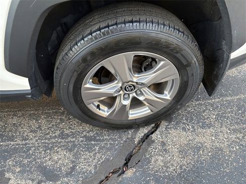 Used 2022 Toyota RAV4 XLE image 17