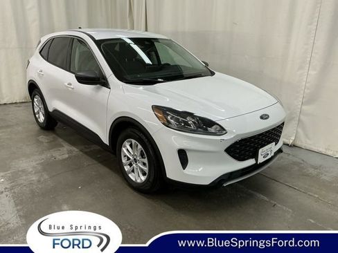 Used 2022 Ford Escape SE image 1
