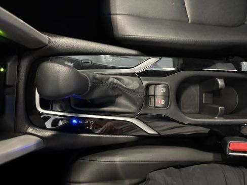 Certified 2025 Toyota Corolla Cross XLE image 17