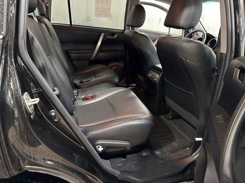 Used 2013 Toyota Highlander SE image 16