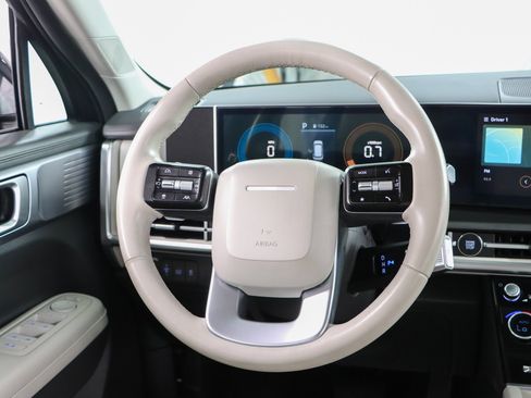Used 2025 Hyundai Santa Fe SEL FWD image 12