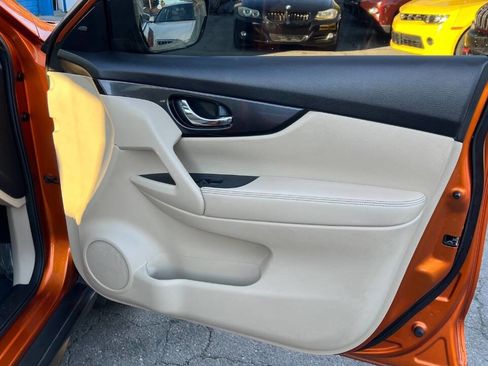 Used 2017 Nissan Rogue SV image 28