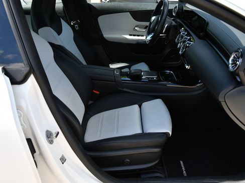 Used 2023 Mercedes-Benz CLA 250 image 33