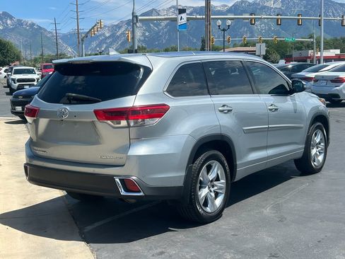 Used 2017 Toyota Highlander Limited AWD/4WD image 4