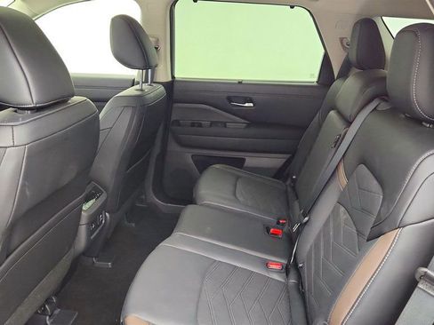 Used 2025 Nissan Pathfinder Platinum w/ Cargo Package AWD/4WD image 21