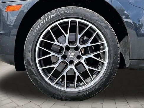 Used 2018 Porsche Macan AWD/4WD image 7
