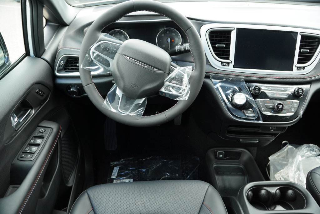 New 2027 Chrysler Pacifica Select AWD/4WD image 14