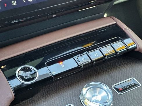 Used 2025 Lincoln Navigator Reserve image 16