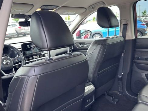 Used 2024 Nissan Pathfinder SL AWD/4WD image 23