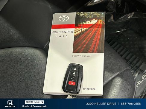 Used 2020 Toyota Highlander XLE AWD/4WD image 32