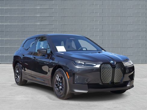 Used 2025 BMW iX xDrive50 image 1