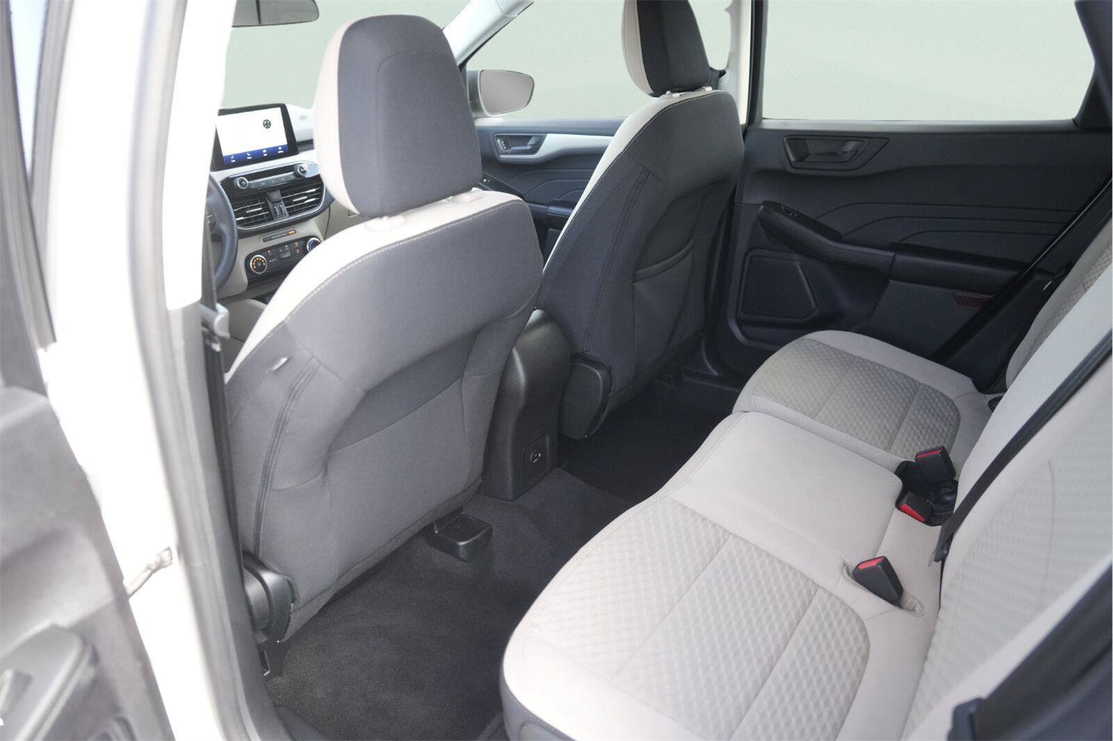 Used 2022 Ford Escape SE FWD image 11