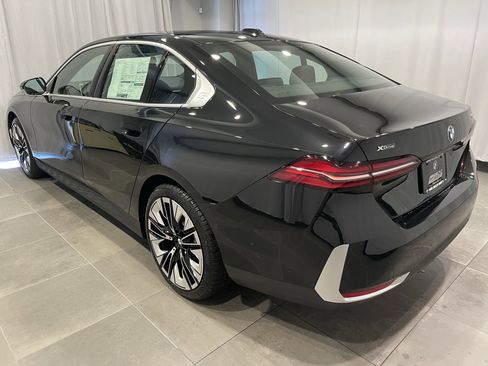 New 2026 BMW 530i xDrive w/ Premium Package AWD/4WD image 4