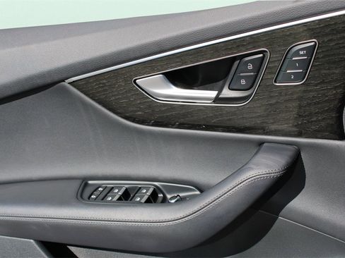 Used 2024 Audi Q7 3.0T Premium Plus image 17