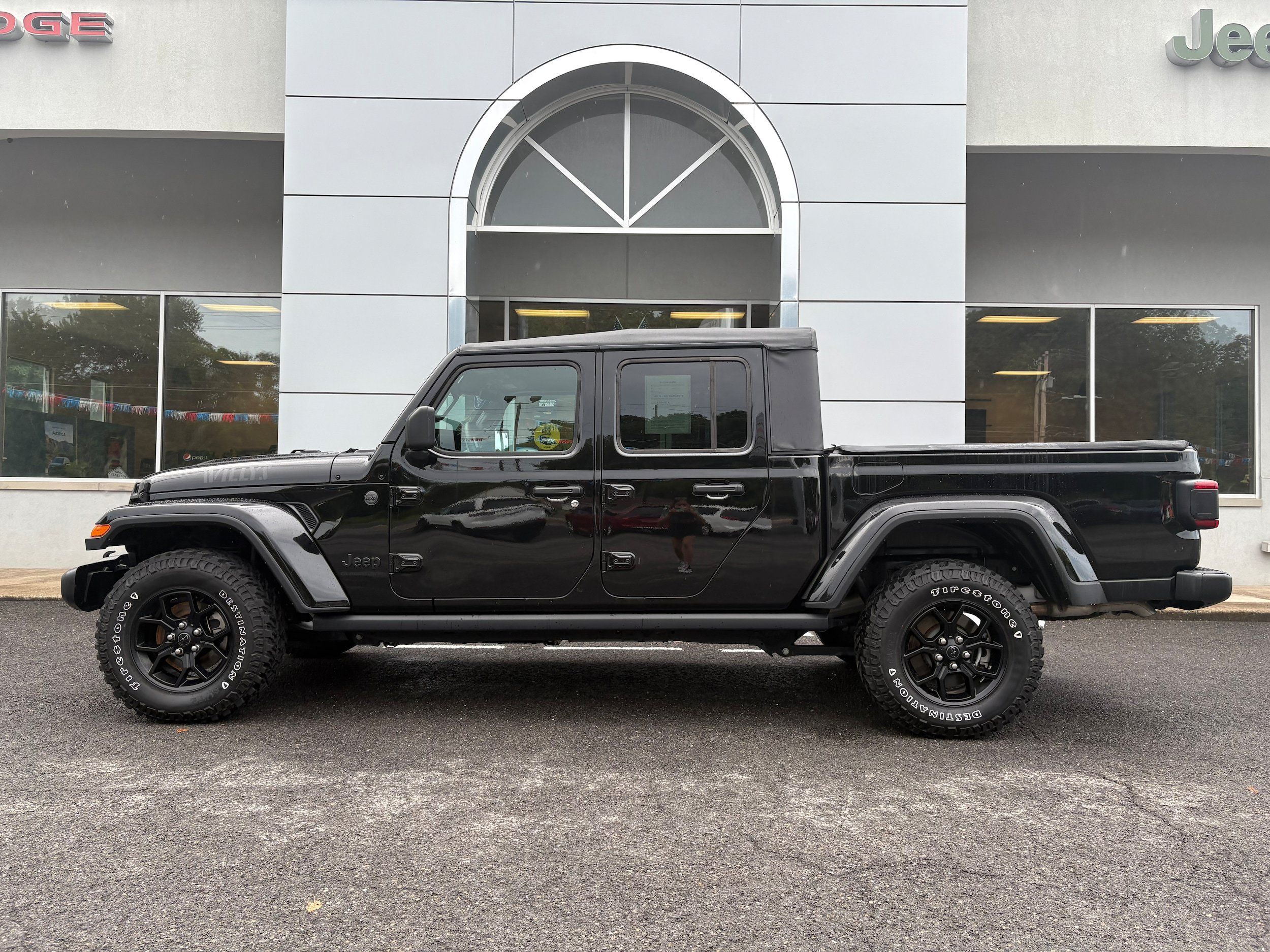 Certified 2025 Jeep Gladiator Sport AWD/4WD image 2