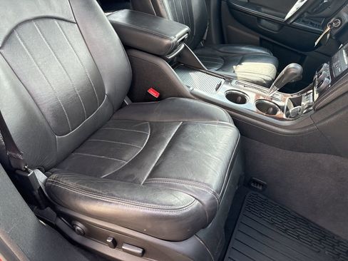 Used 2017 Chevrolet Traverse Premier image 29