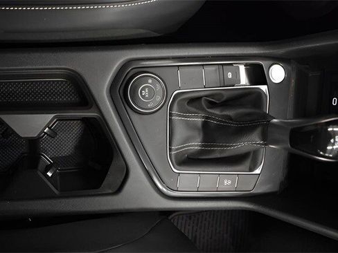 Used 2022 Volkswagen Tiguan SE image 21