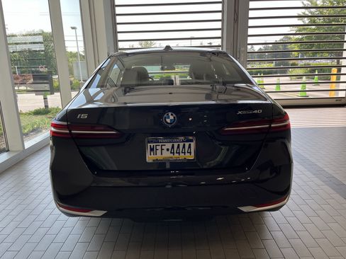 Used 2025 BMW i5 xDrive40 w/ Premium Package image 7