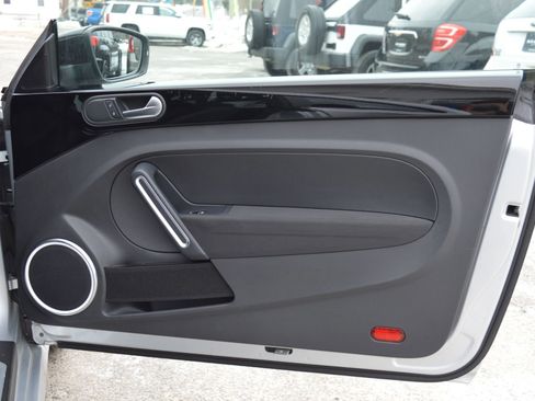 Used 2012 Volkswagen Beetle 2.0T image 25