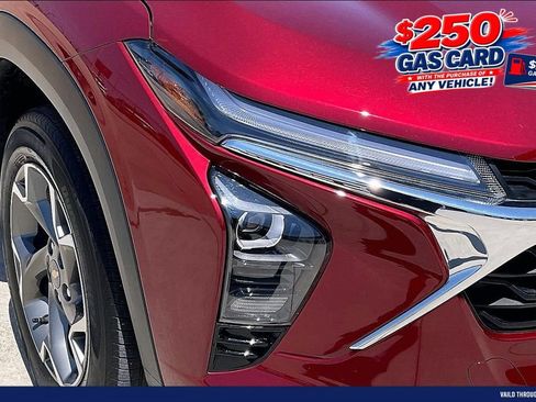 Used 2025 Chevrolet Trax LT w/ Driver Confidence Package FWD image 28