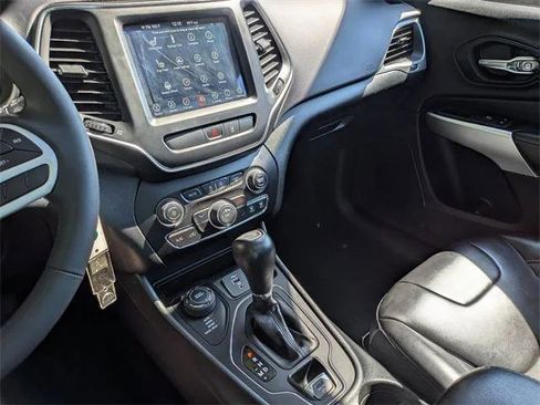 Certified 2022 Jeep Cherokee Latitude w/ Sun & Sound Group image 15