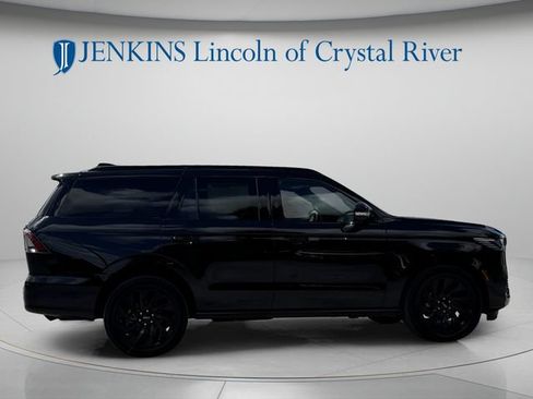 New 2026 Lincoln Navigator Reserve w/ Jet Appearance Package AWD/4WD image 6