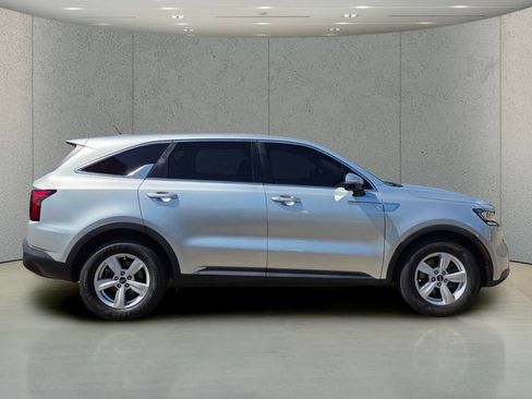 Used 2021 Kia Sorento LX FWD image 6