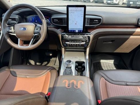 Used 2023 Ford Explorer King Ranch w/ Technology Package AWD/4WD image 12