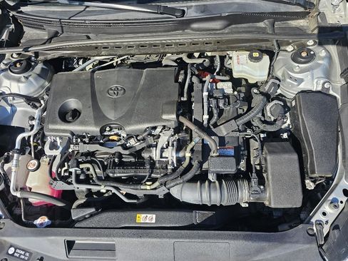 Used 2020 Toyota Camry LE image 9