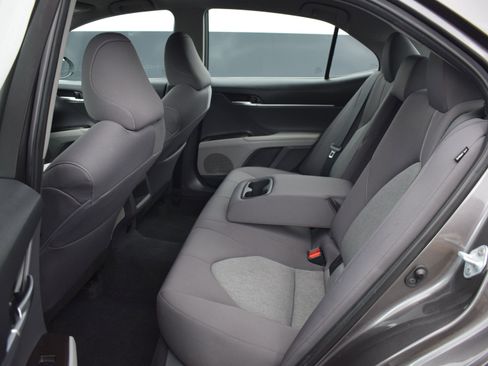 Used 2024 Toyota Camry LE image 12