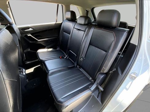Used 2024 Volkswagen Tiguan SE FWD image 19