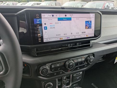 New 2025 Jeep Gladiator Sport image 20