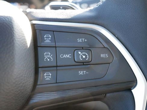 Certified 2024 Jeep Grand Cherokee Altitude image 41