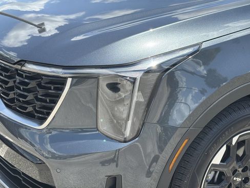 Used 2025 Kia Sorento S FWD image 6